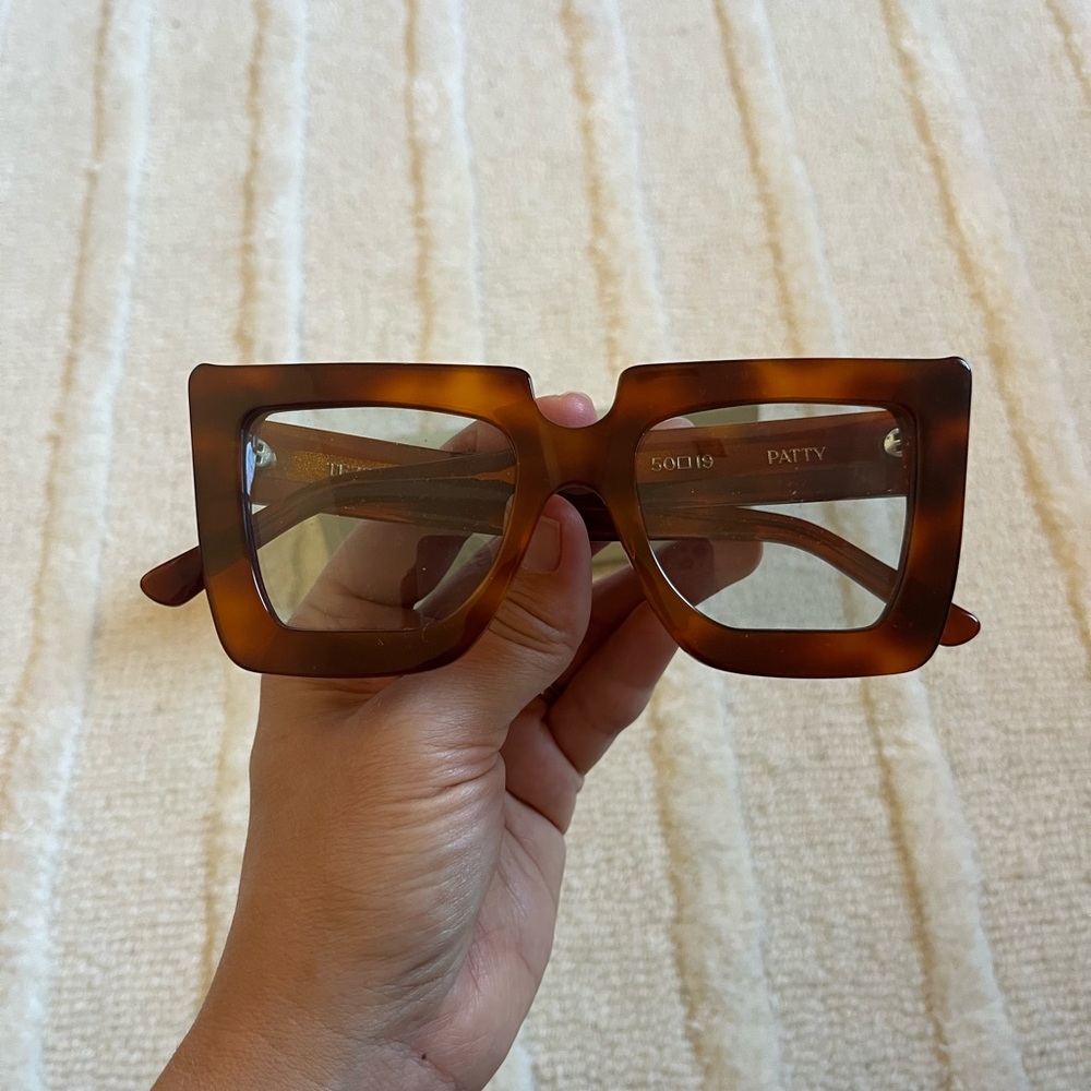 Tezza Patty Sunglasses with Case